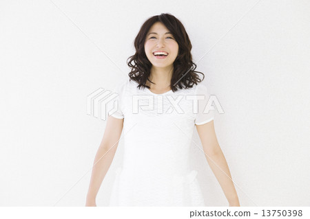 young woman young woman 13750398