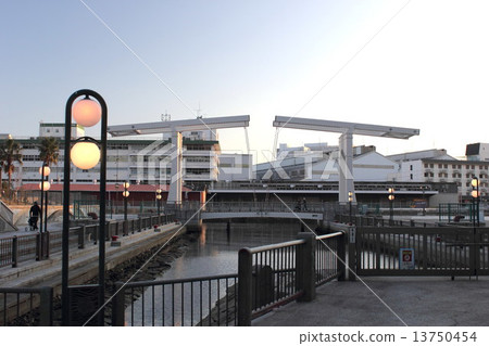 Kobe Harborland landscape Hanekko Bridge (Kobe Port, Chuo-ku, Kobe City, Hyogo) 13750454