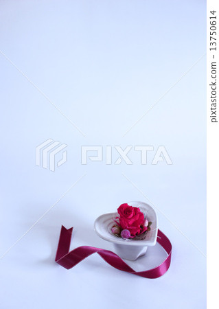 Preserved flower of a rose that entered the heart of heart Preserved flower of a rose that entered the heart of heart 13750614