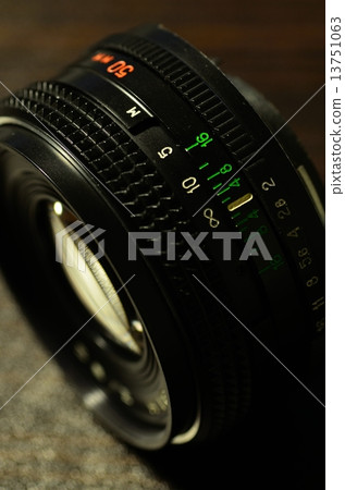 Old lens 13751063