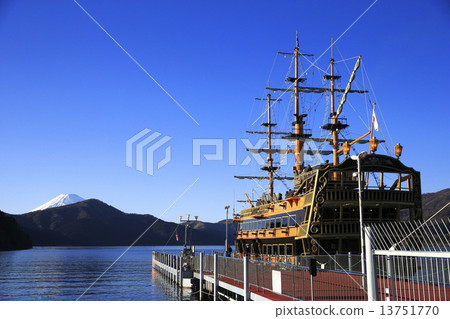 Mt. Fuji seen from Lake Ashi and a pirate ship 13751770