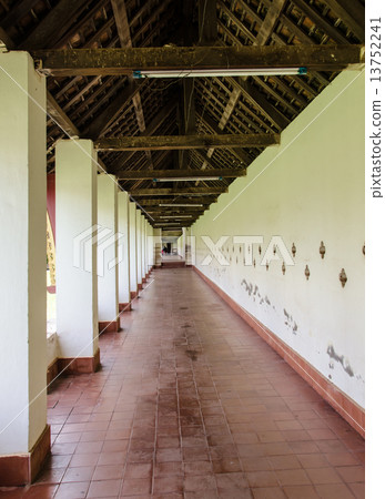 walk way. walk way. 13752241