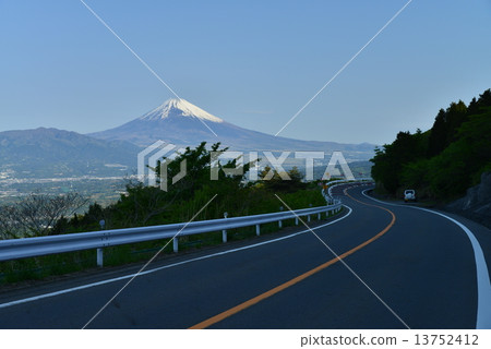 伊豆天際線的富士山 13752412