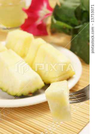 pineapple pineapple 13753071