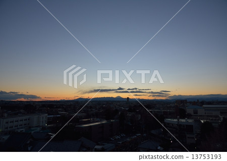 從調布市看日落和富士山 從調布市看日落和富士山 13753193