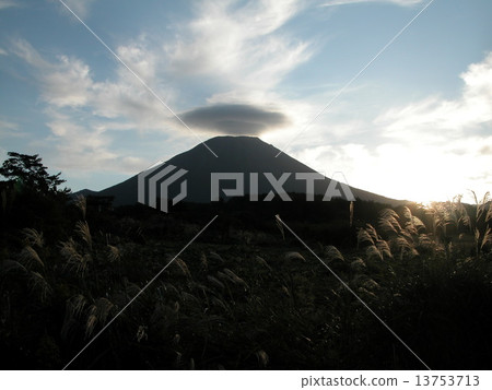 Hokusetsu Fuji Oyama清晨遮蔭 13753713