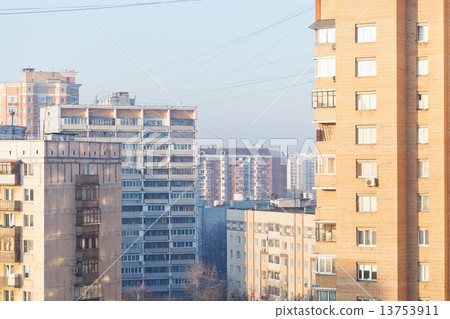 residential quarter in winter morning 13753911