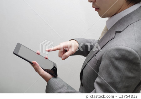 A businessman who feels a tablet bird's-eye view A businessman who feels a tablet bird's-eye view 13754812