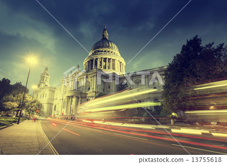St Paul's Cathedral and moving Double Decker bus, London, UK 13755618