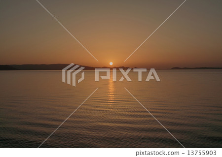 Sunset of Lake Inawashiro 13755903