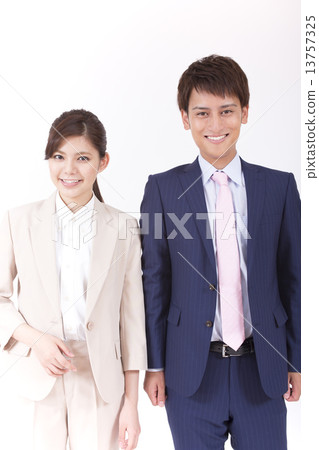 Businessmen and businesswomen 13757325