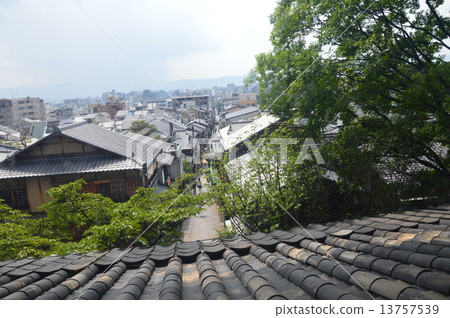 Kyo no Machiya（京都市東山區清水Yagasakamachi町）從Hokan-ji寺的五層塔看了 13757539