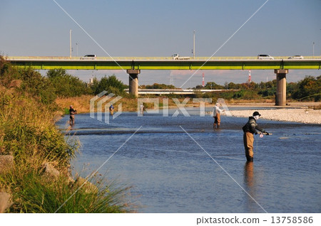 Iruma河的釣魚者 Iruma河的釣魚者 13758586