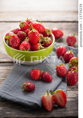 Strawberries 13759239