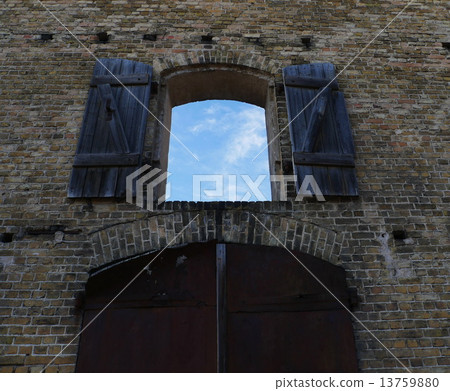 Arched window overlooking the sky 13759880