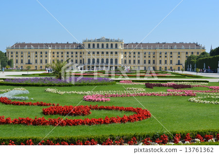 Schönbrunn Palace 1 13761362