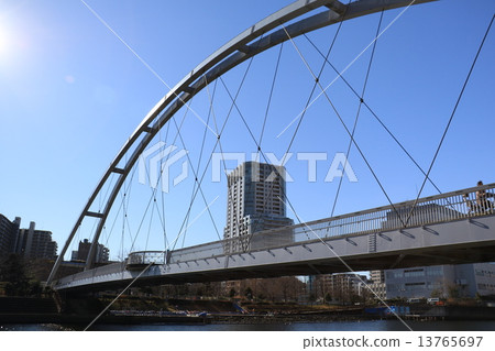 Tennozu's Aisle Bridge 13765697