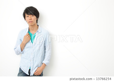 二十幾歲的男性 13766254