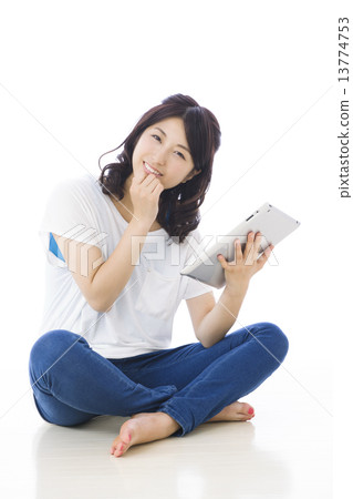 young woman      13774753