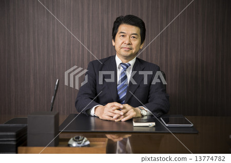 Businessman middle man Businessman middle man 13774782