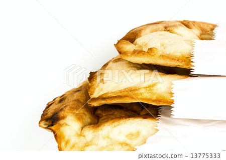 fresh pita bread 13775333