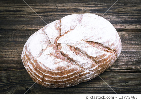 fresh white bread 13775463