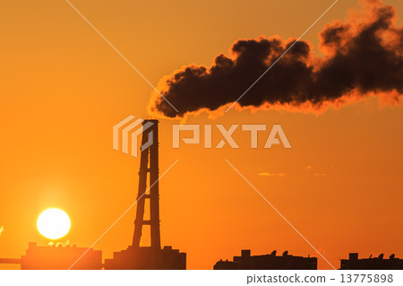 從早晨太陽湧現的工廠小組 從早晨太陽湧現的工廠小組 13775898