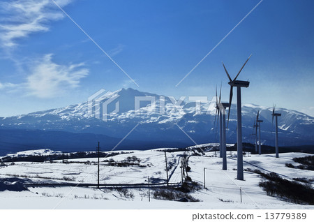 Nigahara高原和冬天山在冬天 13779389