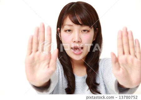 一個女人忍住 13780752