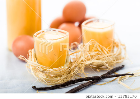 egg liqueur egg liqueur 13783170