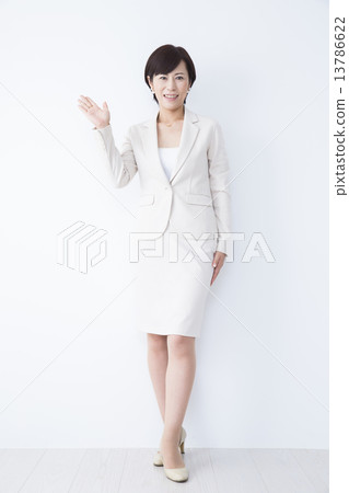 Portrait middle women 13786622