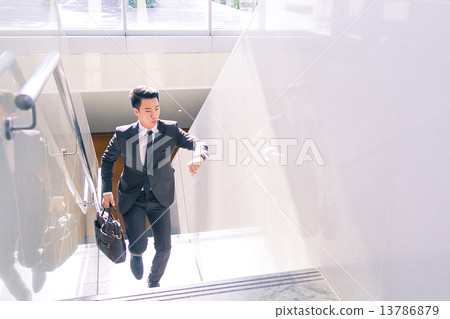 Asian business man is running and rushing for a urgent meeting 13786879