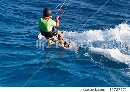 Kitesurfer 13787571