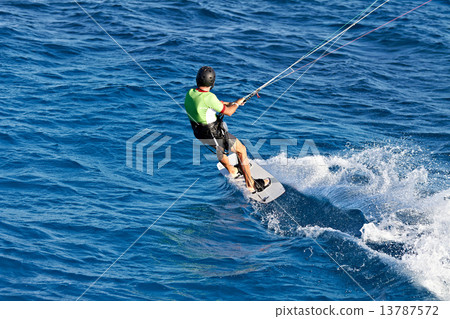 Kitesurfer 13787572