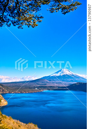 從本栖湖的富士山的風景和從1000日元的票據拍攝地點晴朗 13790987