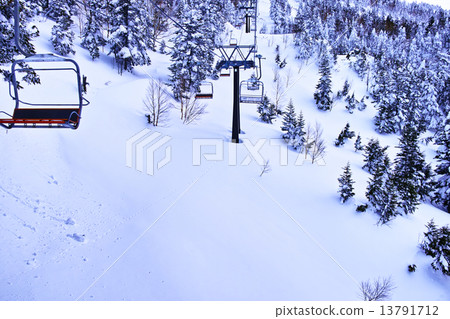 滑雪纜車 滑雪纜車 13791712