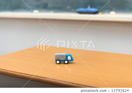 Teacher 13791824