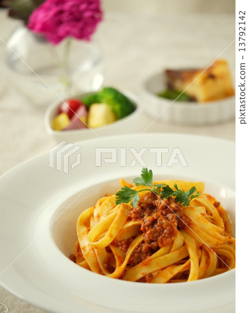 Fettuccine's Bolognese and hot vegetables dessert lunch 13792142