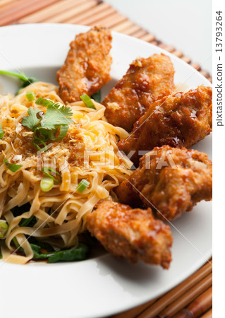 Chicken Wings with Noodles and Spinach 13793264