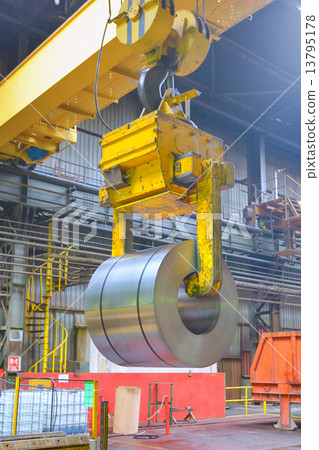 crane loading of metal crane loading of metal 13795178