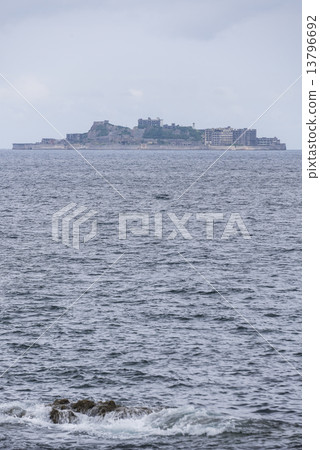 漂浮在長崎港近海的軍艦海島 13796692