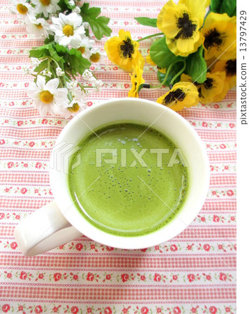 Take a break with matcha latte♪ 13797429