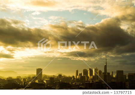 在福岡繪畫風格的日落 在福岡繪畫風格的日落 13797715