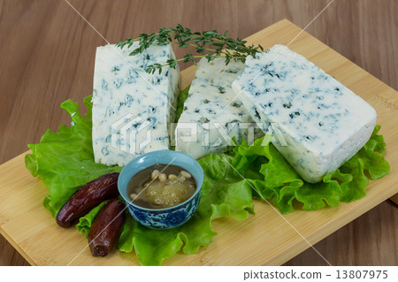 Blue cheese 13807975