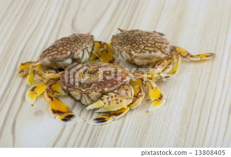 Raw crabs Raw crabs 13808405