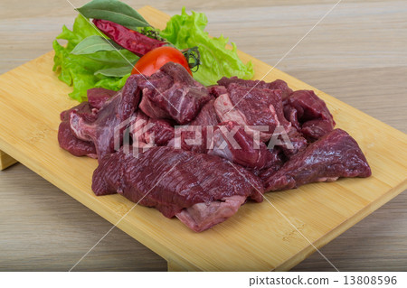 Raw venison 13808596