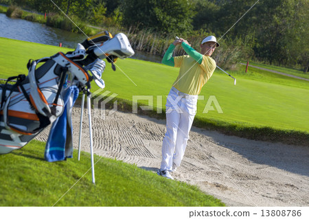 Man playing golf 13808786