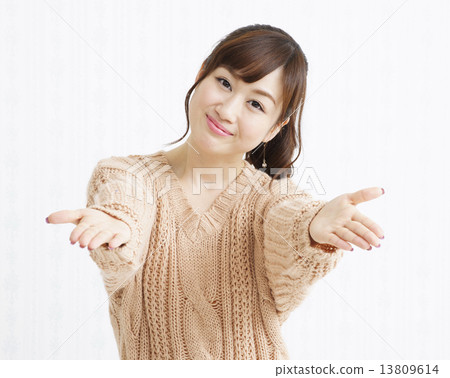 young woman young woman 13809614