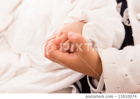 Child's hand holding the baby's hand Child's hand holding the baby's hand 13810074