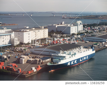 Ferry wharf 13810250